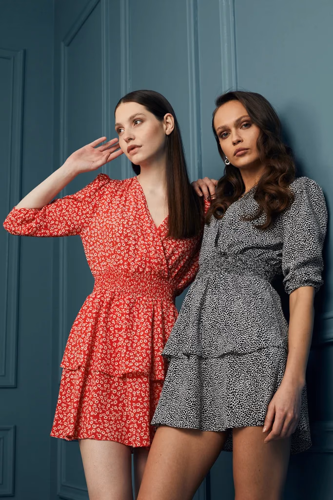 Paulmark kampanyası, iki kadın model çift portresi, stüdyo fonunda, Ankara moda fotoğrafçısı Şems Erik