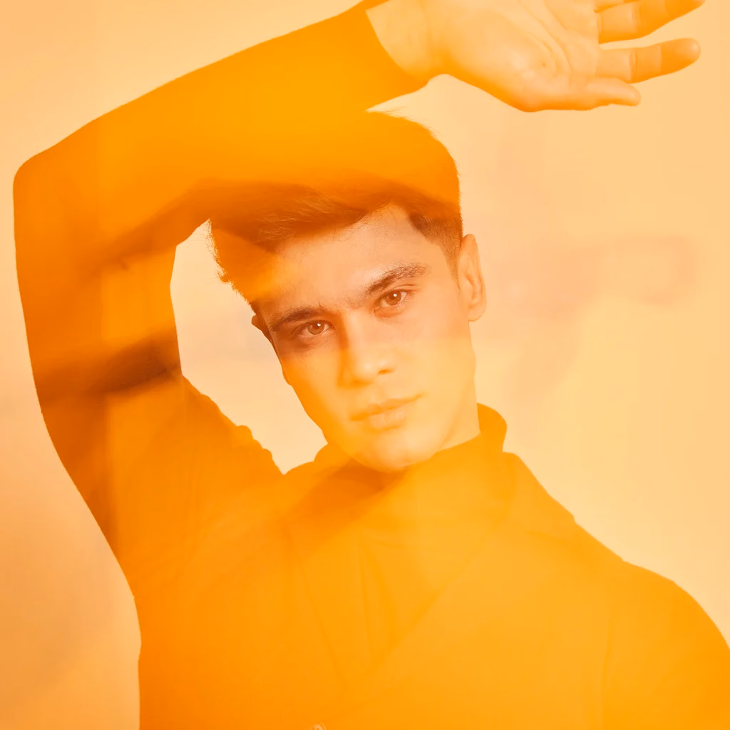 Edward slow shutter editorial fotoğrafı, çift görüntü efektiyle erkek model portresi, Paulmark için Ankara moda fotoğrafçısı Şems Erik