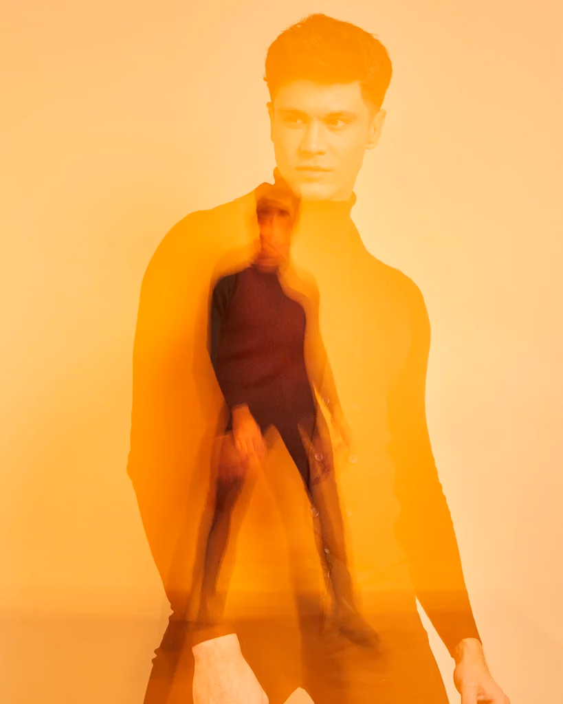 Edward slow shutter editorial fotoğrafı, çift görüntü efektiyle erkek model portresi, Paulmark için Ankara moda fotoğrafçısı Şems Erik