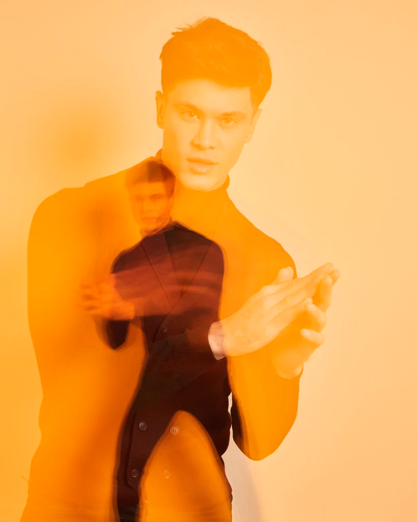 Edward slow shutter editorial fotoğrafı, çift görüntü efektiyle erkek model portresi, Paulmark için Ankara moda fotoğrafçısı Şems Erik