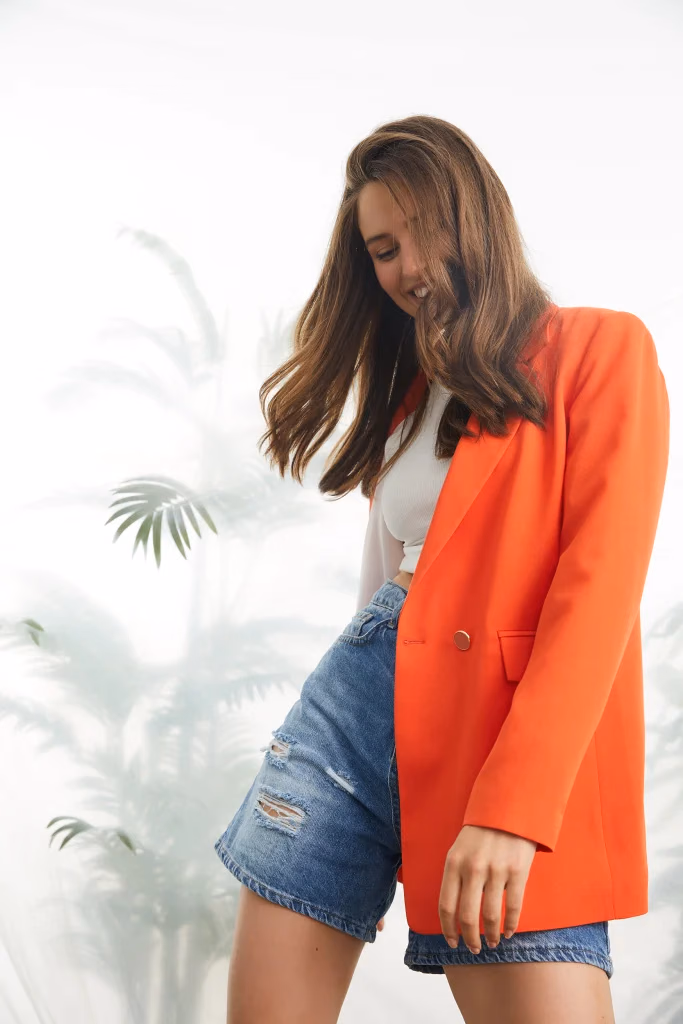 Svetlana lookbook moda fotoğrafı, model tropikal bitki dekorlu stüdyo fonunda çekim, Paulmark için Ankara moda fotoğrafçısı Şems Erik