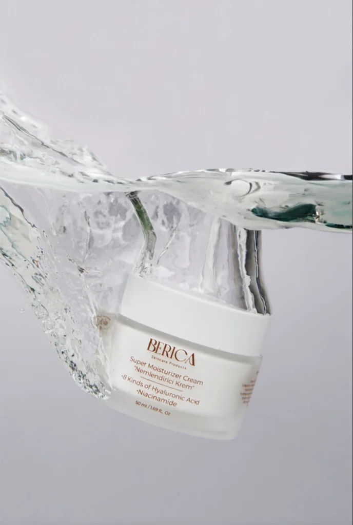 Berica Super Moisturizer Cream ürün fotoğrafı, su sıçraması efektiyle dinamik kozmetik çekimi, Ankara ürün fotoğrafçısı Şems Erik