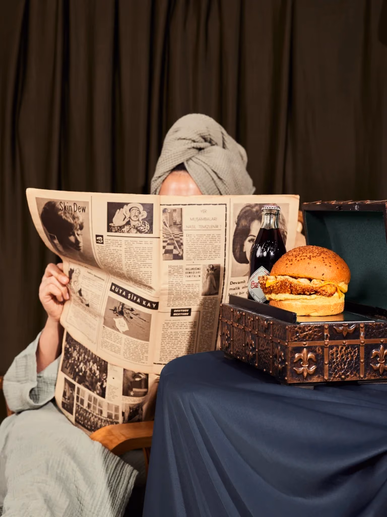 HMBRGR hamburger sunum fotoğrafı, hikaye anlatımı odaklı kompozisyon, Şems Erik