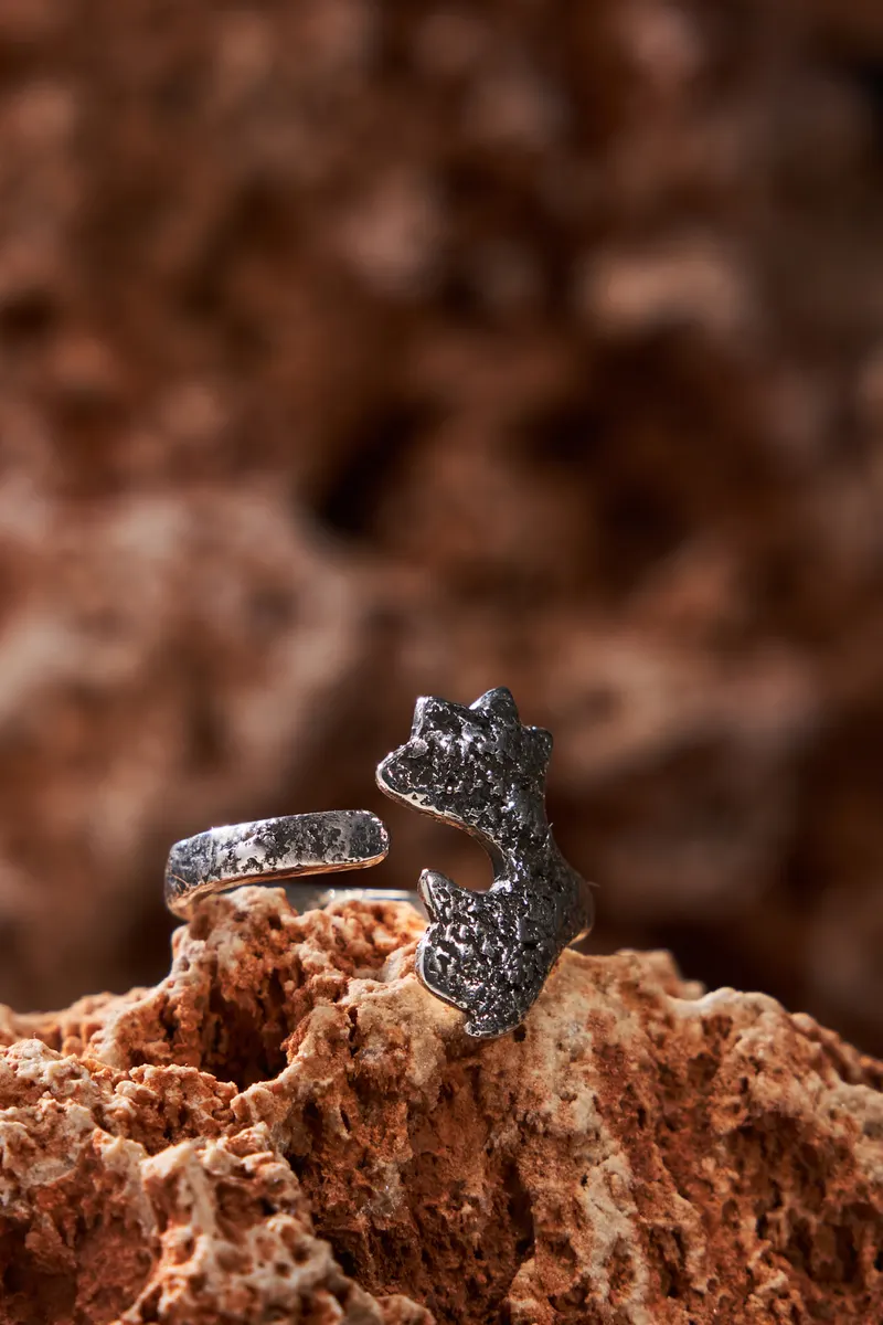 Mosi Jewelry Kissed by the Fire koleksiyonu, kare 2: yüzük taş üzerinde ürün imaj çekimi, Ankara takı fotoğrafçısı Şems Erik
