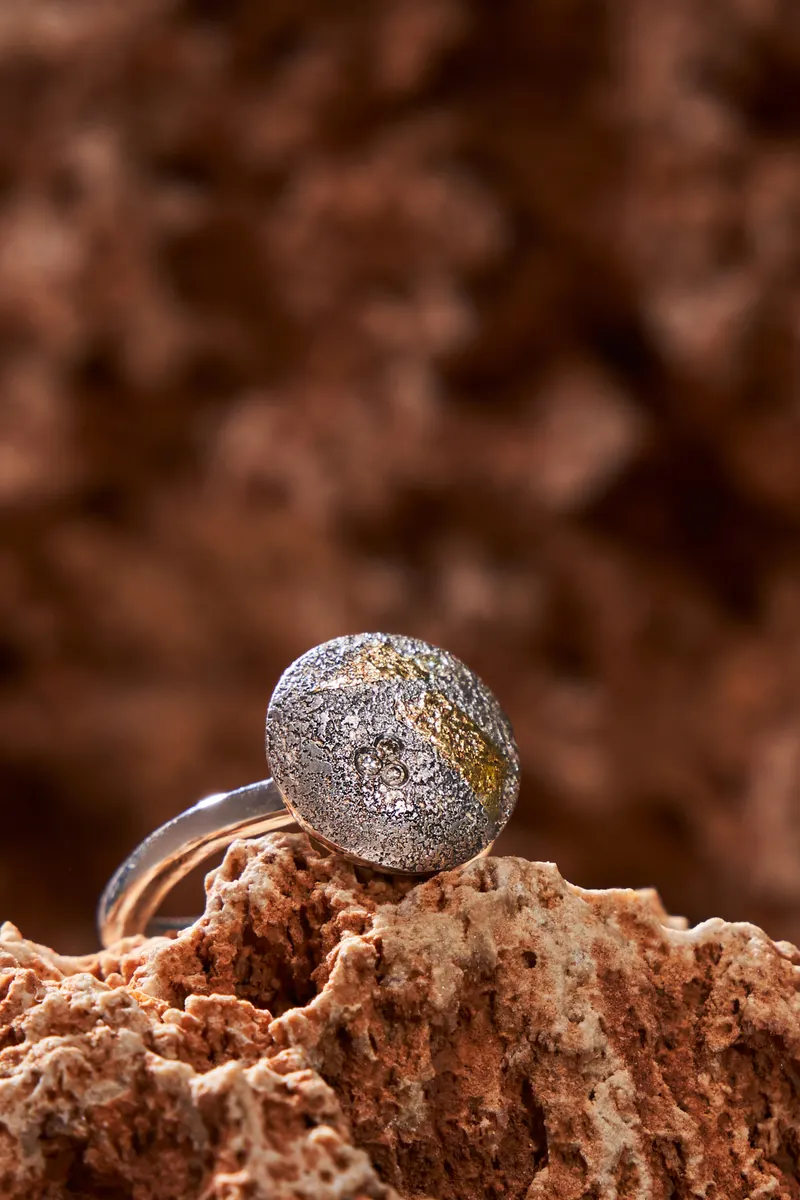Mosi Jewelry Kissed by the Fire koleksiyonu, kare 5: yüzük taş üzerinde ürün imaj çekimi, Ankara takı fotoğrafçısı Şems Erik