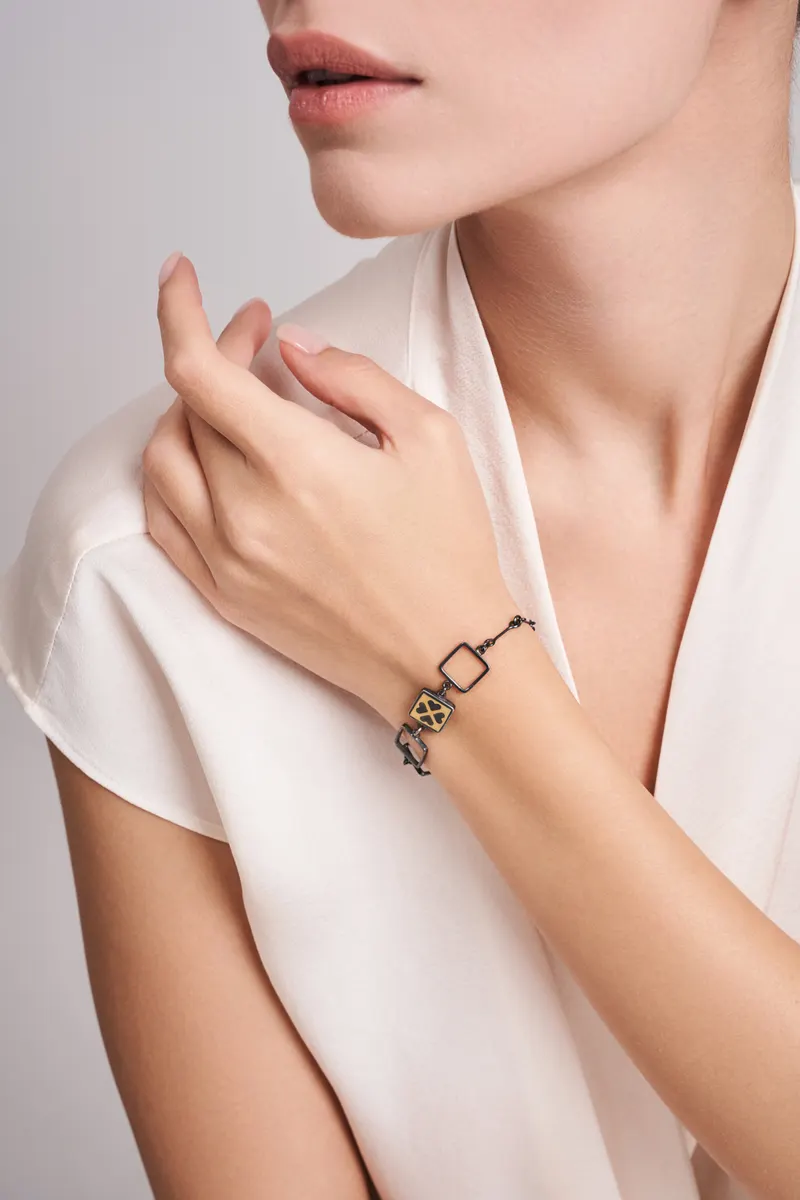 Mosi Jewelry Lucky Charm koleksiyonu, kare 7: bileklik model imaj çekimi, Ankara takı fotoğrafçısı Şems Erik