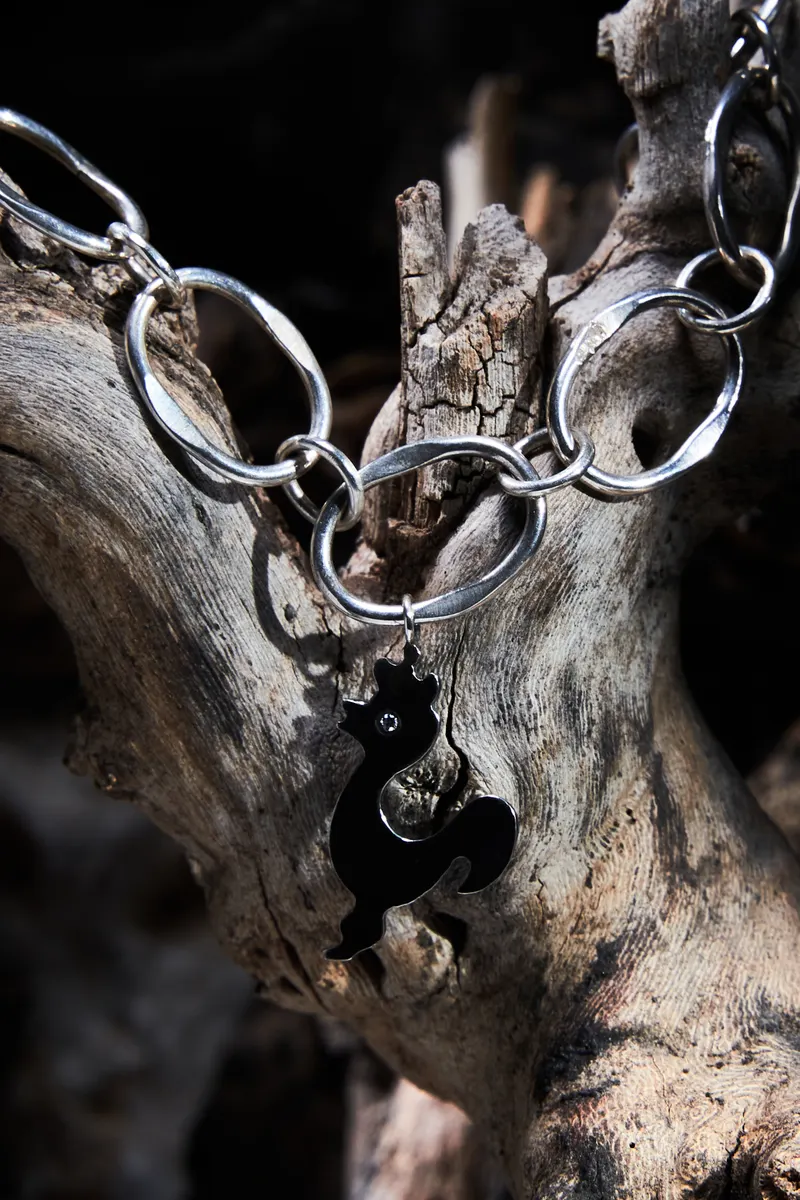 Mosi Jewelry Lucky Charm koleksiyonu, kare 2: bileklik taş üzerinde ürün imaj çekimi, Ankara takı fotoğrafçısı Şems Erik