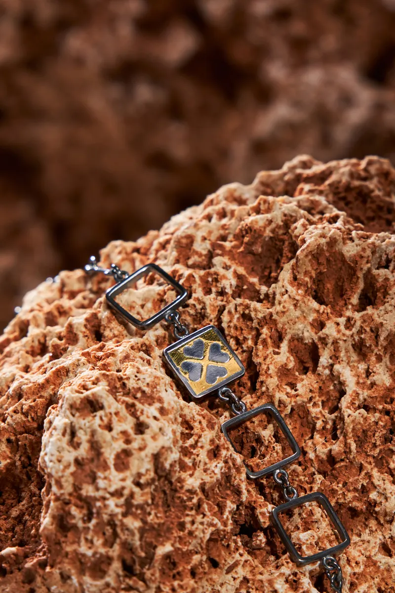 Mosi Jewelry Lucky Charm koleksiyonu, kare 8: bileklik taş üzerinde ürün imaj çekimi, Ankara takı fotoğrafçısı Şems Erik