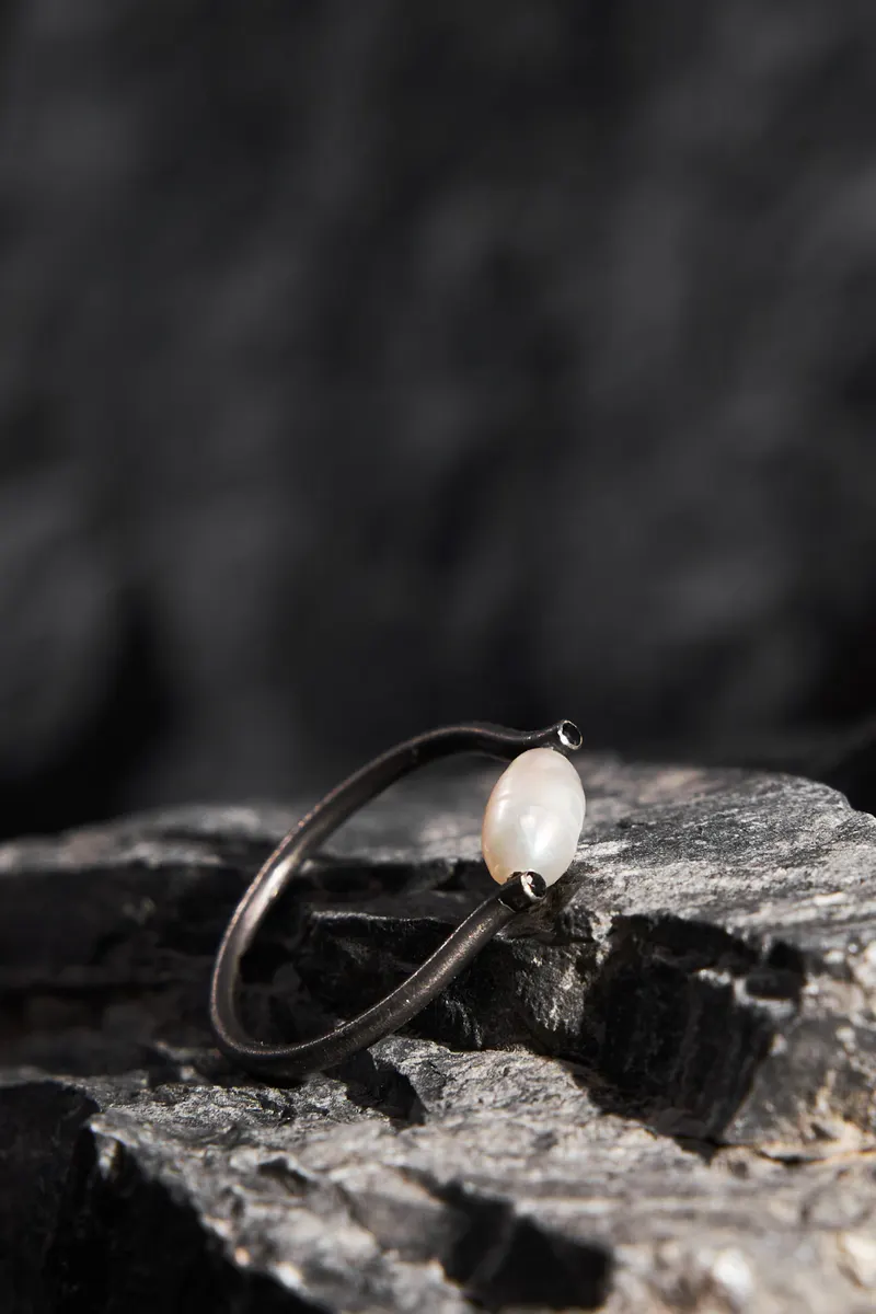 Mosi Jewelry Whispers Pearl koleksiyonu, kare 11: yüzük taş üzerinde ürün imaj çekimi, Ankara takı fotoğrafçısı Şems Erik