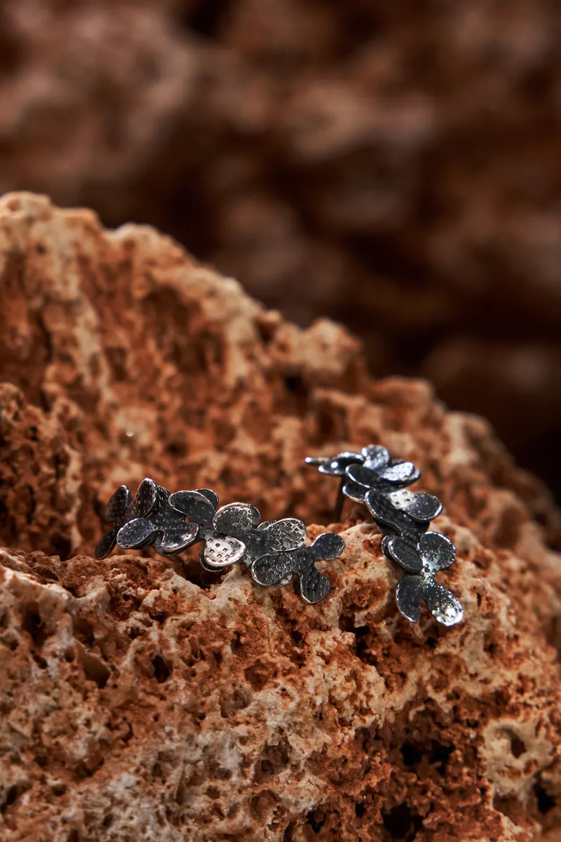 Mosi Jewelry Zephyr's Dance koleksiyonu, kare 5: küpe taş üzerinde ürün imaj çekimi, Ankara takı fotoğrafçısı Şems Erik
